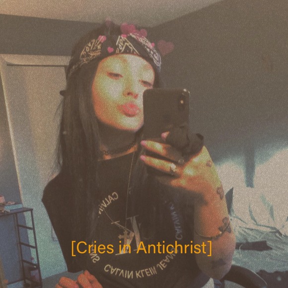 Meet your Posher, Karlie - Picture 1 of 1